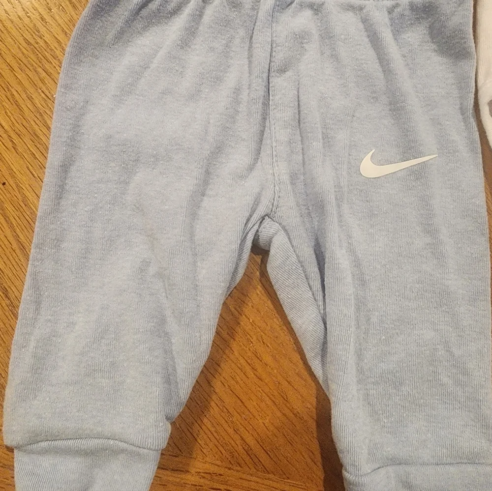 NIKE 4 Piece Bundle Blue/white Baby Boy Set, size 3M - Picture 2 of 8